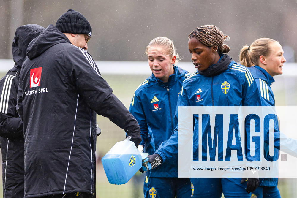 Evelyn Ijeh of the Swedish women s national football team at a training session on February 23, 2025 in Wrexham. Photo: David Rawcliffe BILDBYRAN kod XY XY0048 fotboll football soccer fotball nations league uefa womens nations league träning practice training sverige sweden dam bbeng