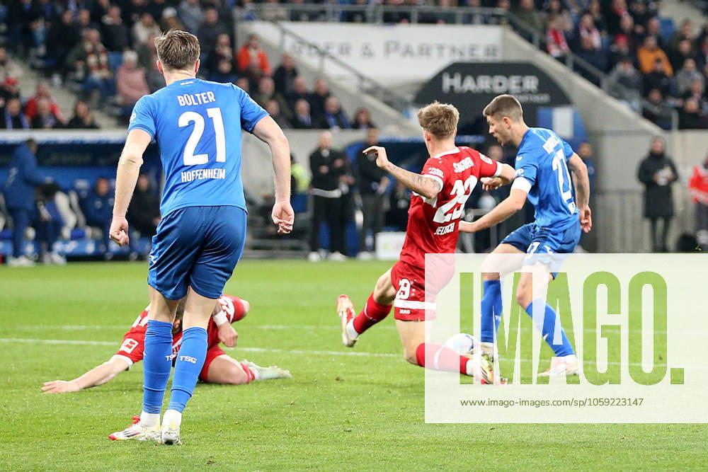 Fussball 1.Bundesliga, TSG 1899 Hoffenheim - VfB Stuttgart v.l. Marius Bülter Buelter (TSG 1899 Hoffenheim) Finn Jeltsch (VfB Stuttgart) Andrej Kramaric (TSG 1899 Hoffenheim) Sinsheim