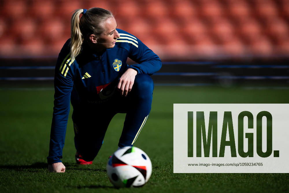 Stina Blackstenius of the Swedish women s national football team at a training session on February 24, 2025 in Wrexham. Photo: Mathias Bergeld BILDBYRAN kod MB MB1090 fotboll football soccer fotball nations league uefa womens nations league träning practice training sverige sweden dam bbeng