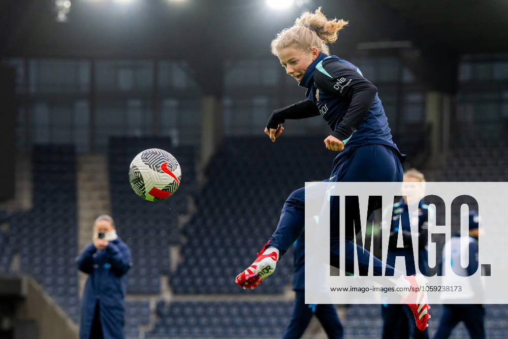Justine Kielland of the Norwegian women s national football team during a training session on February 24, 2025 in Stavanger. Photo: Vegard Grott BILDBYRAN kod VG VG0717 bbeng fotboll football soccer fotball norge norway women dam nations league träning practice training trening