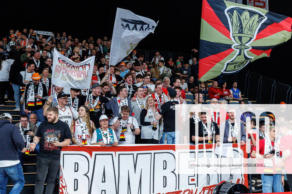Fan, Fans, Zuschauer, jubelt, Jubel, positive Emotionen, positive Emotion, Symbolbild, Symbolfoto, Themenfoto, Themenbild, Deutschland vs. Bulgarien, Basketball, FIBA EuroBasket 2025 Qualifiers, Gruppe D - Spieltag 6, 23.02.2025 Deutschland vs. Bulgarien, Basketball, FIBA EuroBasket 2025 Qualifiers, Gruppe D - Spieltag 6, 23.02.2025 Bamberg