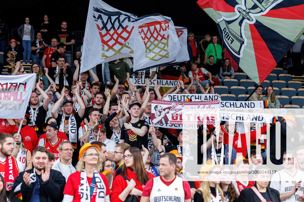 Fan, Fans, Zuschauer, jubelt, Jubel, positive Emotionen, positive Emotion, Symbolbild, Symbolfoto, Themenfoto, Themenbild, Deutschland vs. Bulgarien, Basketball, FIBA EuroBasket 2025 Qualifiers, Gruppe D - Spieltag 6, 23.02.2025 Deutschland vs. Bulgarien, Basketball, FIBA EuroBasket 2025 Qualifiers, Gruppe D - Spieltag 6, 23.02.2025 Bamberg