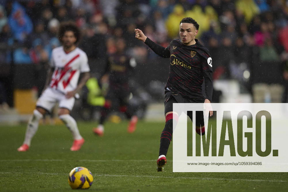 Ruben Vargas (Sevilla FC) controls the ball during the LaLiga match between Rayo Vallecano and Sevilla FC at Campo de Futbol de Vallecas on March 1, 2025 in Madrid, Spain. (Photo by Manu Reino DeFodi Images)
