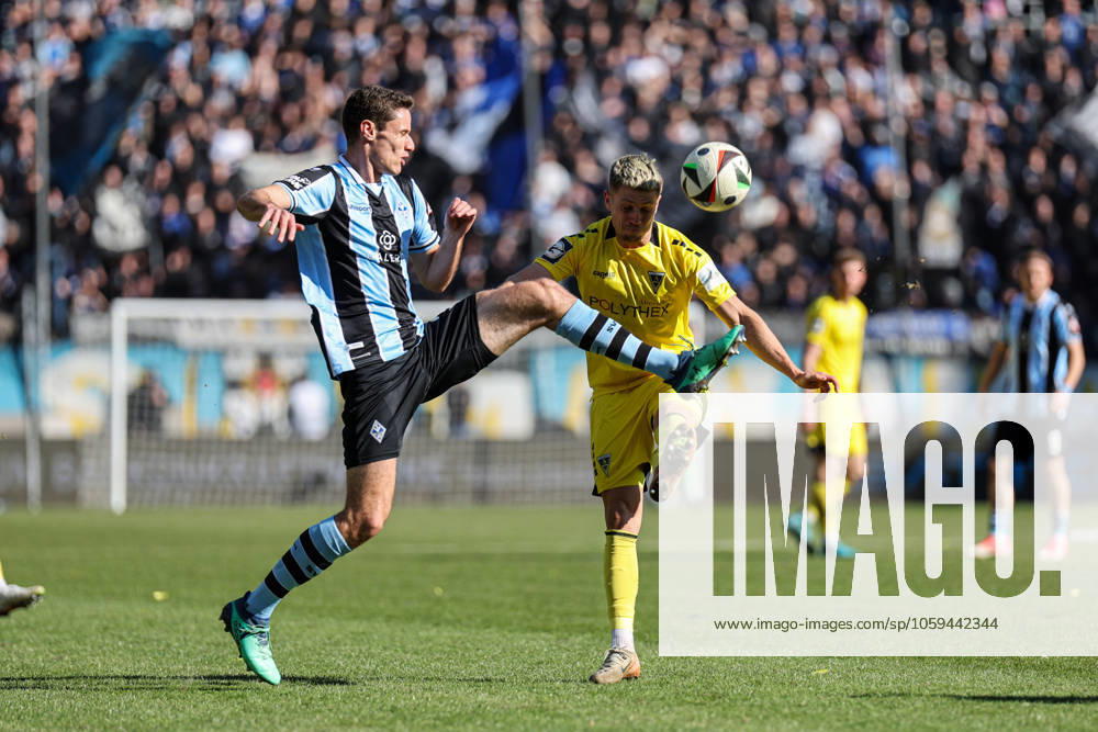 Maximilian Thalhammer (SV Waldhof Mannheim, 31) und Anton Heinz (Alemannia Aachen, Nr. 21) im Zweikampf beim SV Waldhof Mannheim - Alemannia Aachen am 02.03.25 in Carl Benz Stadion, Mannheim Foto: Alfio Marino