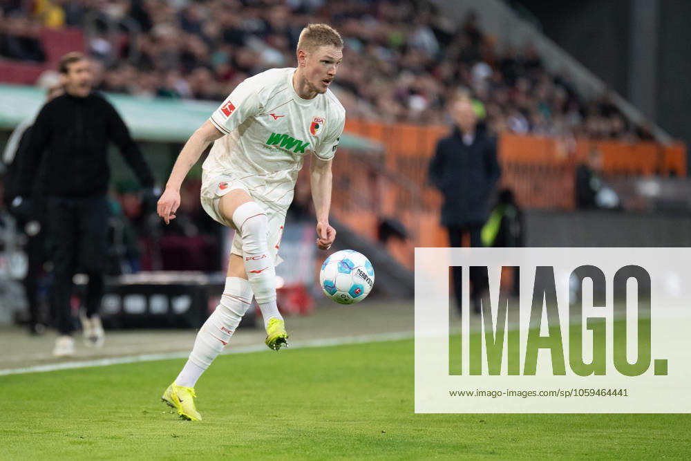 In Aktion beim Bundesligaspiel FC Augsburg -SC Freiburg am 02.03.2025