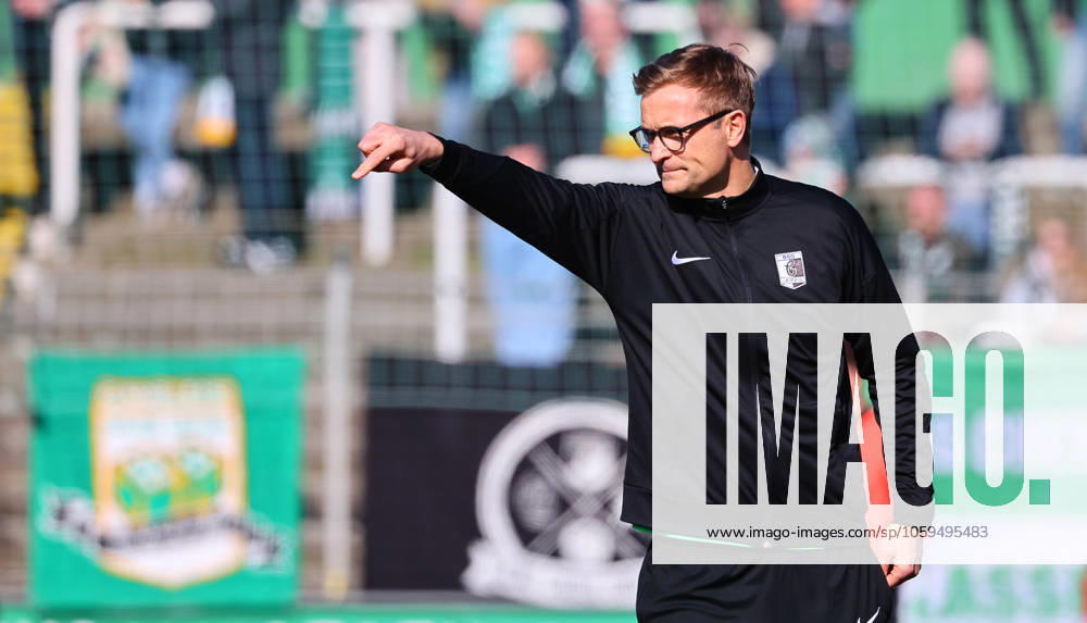 Leipzig, 02.03.2025, Alfred-Kunze-Sportpark,Fußball Regionalliga NO, Spieltag 24 , BSG CHEMIE LEIPZIG vs. CHEMNITZER FC , Im Bild: David Bergner (Interims-Trainer Chemie Leipzig) , Nur für journalistische Zwecke. Only for editorial use! ,