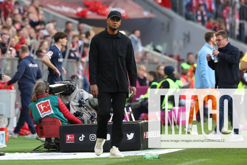Enttaeuschung bei Chef-Trainer Vincent Kompany (FC Bayern Muenchen) nach dem Tor zum 2:3, FC Bayern Muenchen vs. VfL Bochum, Fussball, 1. Bundesliga, 25. Spieltag, 08.03.2025 DFB regulations prohibit any use of photographs as image sequences and or quasi-video Muenchen Bayern Deutschland