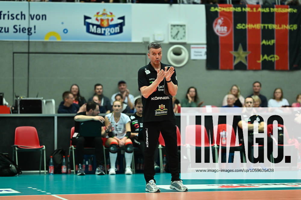 Alexander Waibl (Cheftrainer Dresdner SC) Dresdner SC vs. Ladies in Black Aachen, 1. Volleyball Bundesliga Frauen, Spielzeit 2024 2025, 08.03.2025 Dresdner SC vs. Ladies in Black Aachen, 1. Volleyball Bundesliga Frauen, Spielzeit 2024 2025, 08.03.2025 Dresden