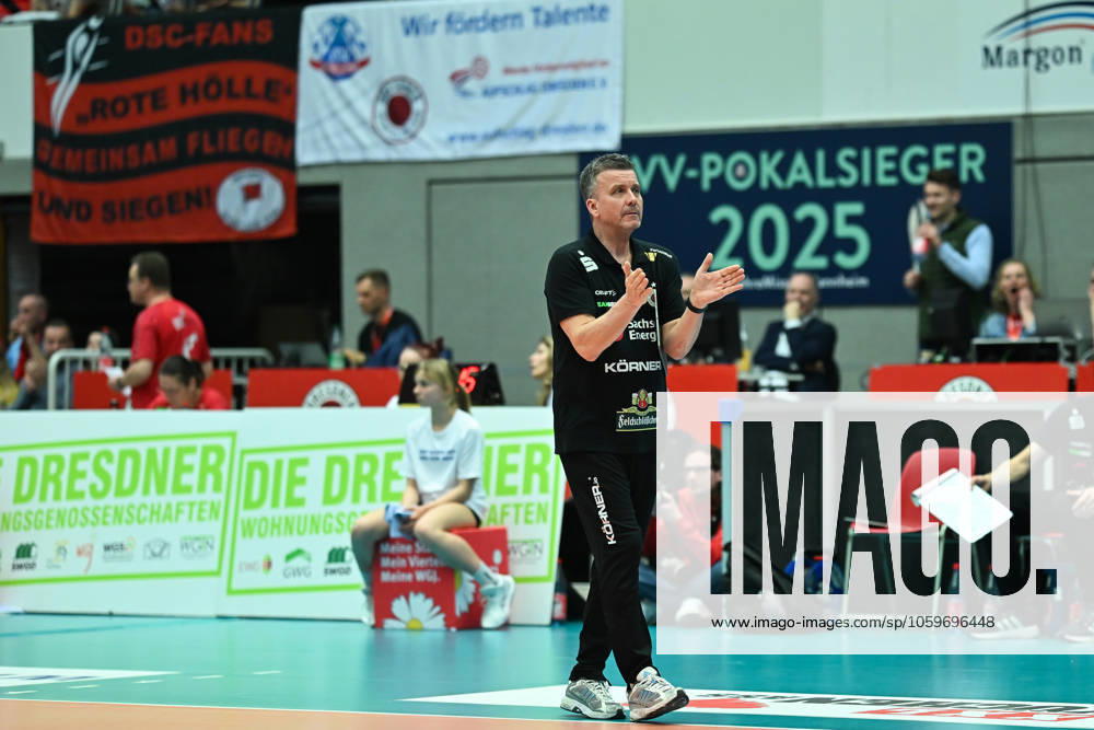 Alexander Waibl (Cheftrainer Dresdner SC) Dresdner SC vs. Ladies in Black Aachen, 1. Volleyball Bundesliga Frauen, Spielzeit 2024 2025, 08.03.2025 Dresdner SC vs. Ladies in Black Aachen, 1. Volleyball Bundesliga Frauen, Spielzeit 2024 2025, 08.03.2025 Dresden