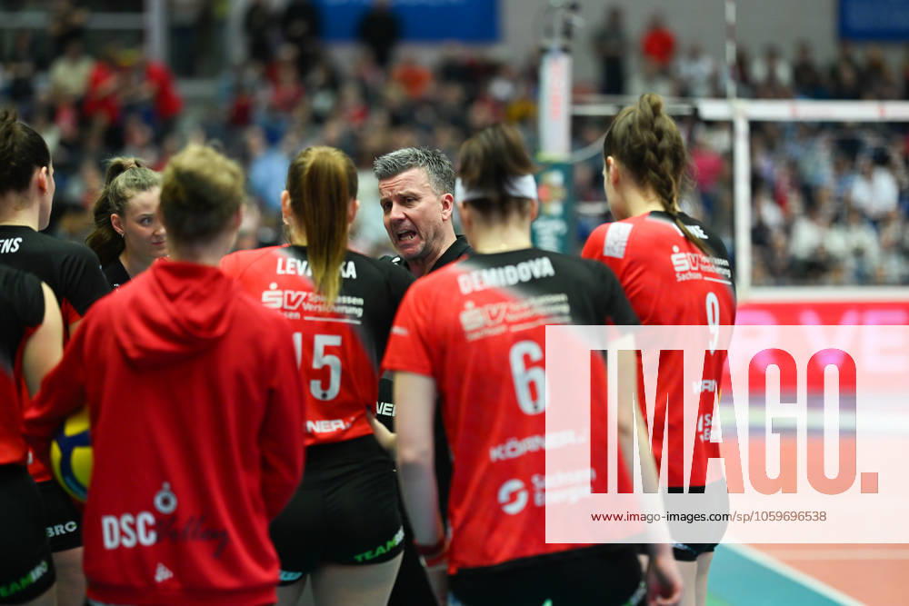 Alexander Waibl (Cheftrainer Dresdner SC) Dresdner SC vs. Ladies in Black Aachen, 1. Volleyball Bundesliga Frauen, Spielzeit 2024 2025, 08.03.2025 Dresdner SC vs. Ladies in Black Aachen, 1. Volleyball Bundesliga Frauen, Spielzeit 2024 2025, 08.03.2025 Dresden