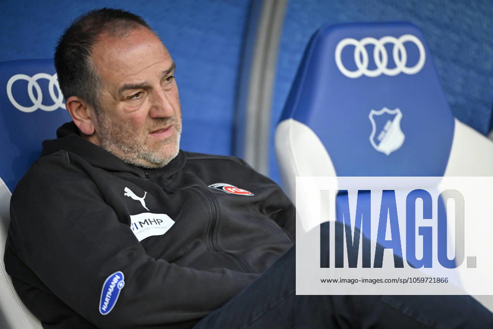 Vor Spielbeginn: Trainer Coach Frank Schmidt 1. FC Heidenheim 1846 FCH sitzt auf Trainerbank TSG 1899 Hoffenheim vs 1. FC Heidenheim 1846 FCH 09.03.2025 DFL REGULATIONS PROHIBIT ANY USE OF PHOTOGRAPHS AS IMAGE SEQUENCES AND OR QUASI-VIDEO TSG 1899 Hoffenheim vs 1. FC Heidenheim 1846 FCH