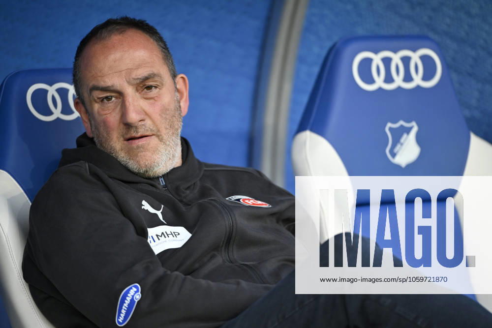 Vor Spielbeginn: Trainer Coach Frank Schmidt 1. FC Heidenheim 1846 FCH sitzt auf Trainerbank TSG 1899 Hoffenheim vs 1. FC Heidenheim 1846 FCH 09.03.2025 DFL REGULATIONS PROHIBIT ANY USE OF PHOTOGRAPHS AS IMAGE SEQUENCES AND OR QUASI-VIDEO TSG 1899 Hoffenheim vs 1. FC Heidenheim 1846 FCH