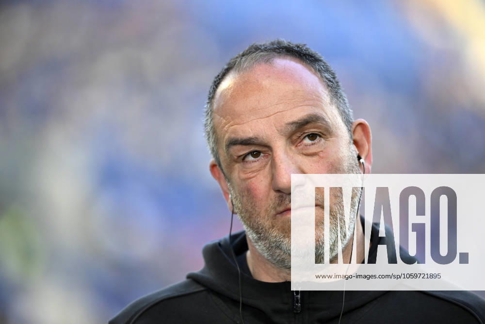 Vor Spielbeginn: Trainer Coach Frank Schmidt 1. FC Heidenheim 1846 FCH Portrait nachdenklich TSG 1899 Hoffenheim vs 1. FC Heidenheim 1846 FCH 09.03.2025 DFL REGULATIONS PROHIBIT ANY USE OF PHOTOGRAPHS AS IMAGE SEQUENCES AND OR QUASI-VIDEO TSG 1899 Hoffenheim vs 1. FC Heidenheim 1846 FCH