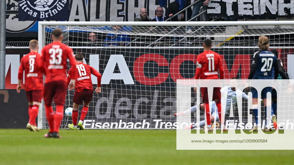 Paderborn, Home Deluxe Arena, 15.03.25, GER, Herren, 2.Bundesliga, Saison 2024-2025, SC Paderborn 07 - 1.FC Kaiserslautern Bild: Daniel HANSLIK (Kaiserslautern) macht das Tor zum 3:1 Only for editorial use! DFL regulations prohibit any use of photographs as image sequences and or quasi-video. NRW Deutschland