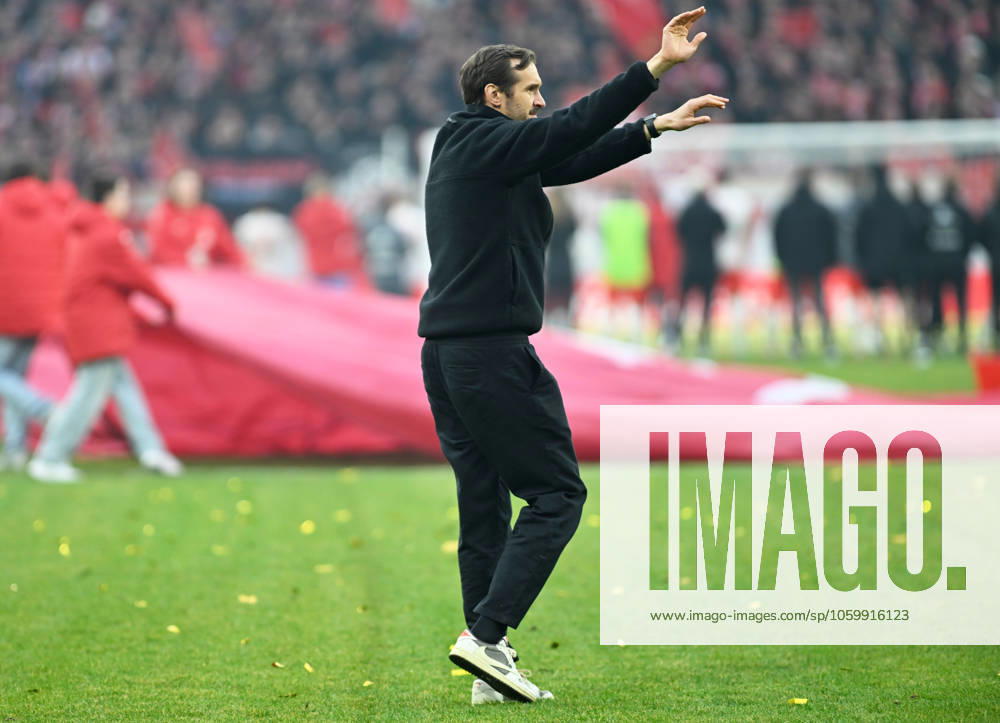 Fussball-Bundesliga - Saison 2024 2025 Mewa-Arena Mainz - 15.03.2025 1. FSV Mainz 05 (mz) - FC Freiburg (fr) 2:2 Trainer Julian SCHUSTER (SC Freiburg) DFL REGULATIONS PROHIBIT ANY USE OF PHOTOGRAPHS AS IMAGE SEQUENCES AND OR QUASI VIDEO NATIONAL AND INTERNATIONAL NEWS AGENCIES OUT Fussball-Bundesliga - 1. FSV Mainz 05