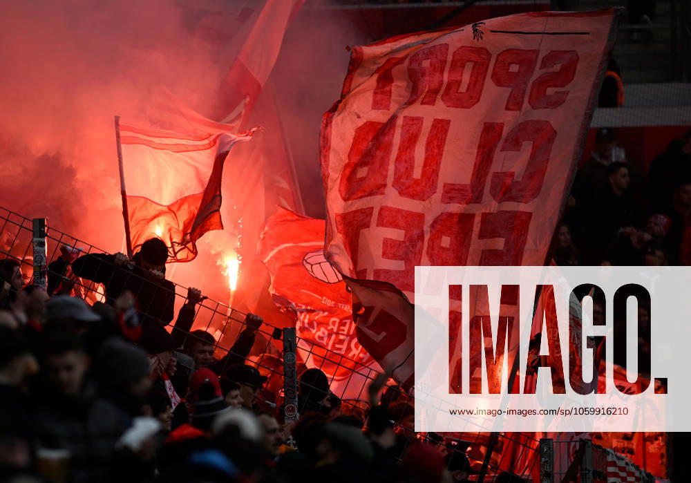 Fussball-Bundesliga - Saison 2024 2025 Mewa-Arena Mainz - 15.03.2025 1. FSV Mainz 05 (mz) - FC Freiburg (fr) DFL REGULATIONS PROHIBIT ANY USE OF PHOTOGRAPHS AS IMAGE SEQUENCES AND OR QUASI VIDEO NATIONAL AND INTERNATIONAL NEWS AGENCIES OUT Fussball-Bundesliga - 1. FSV Mainz 05
