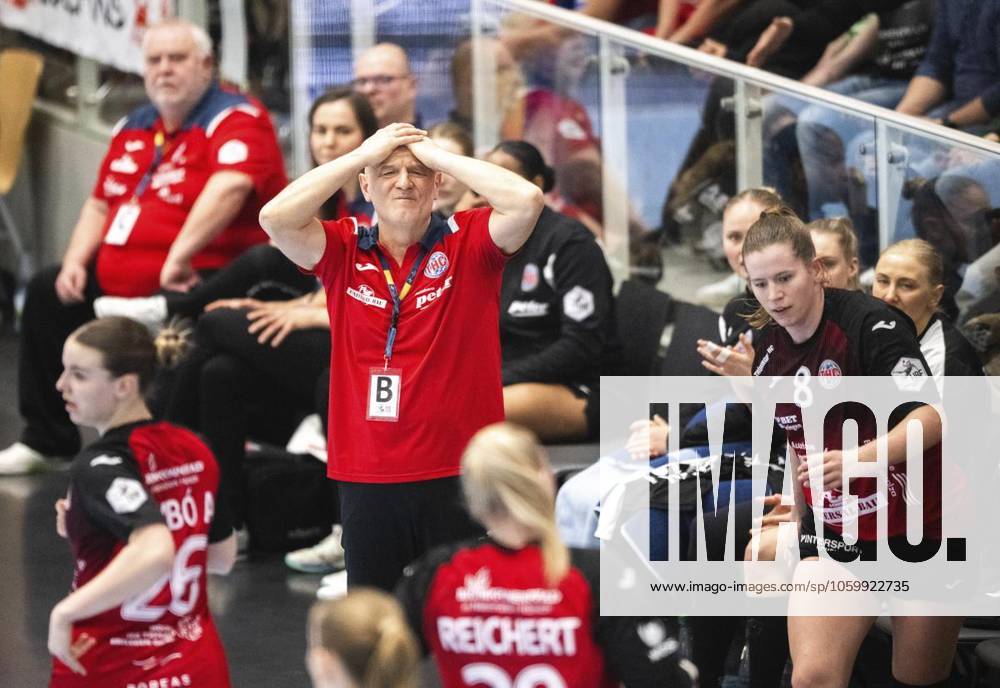 Handball Frauen 1. Bundesliga Frauen Saison 2024-2025 Salzhalle 19. Spieltag Thüringer HC - HB Ludwigsburg im Foto: Trainer Herbert Mueller (Thüringer HC) ( Deutschland Thueringen Bad Langensalza