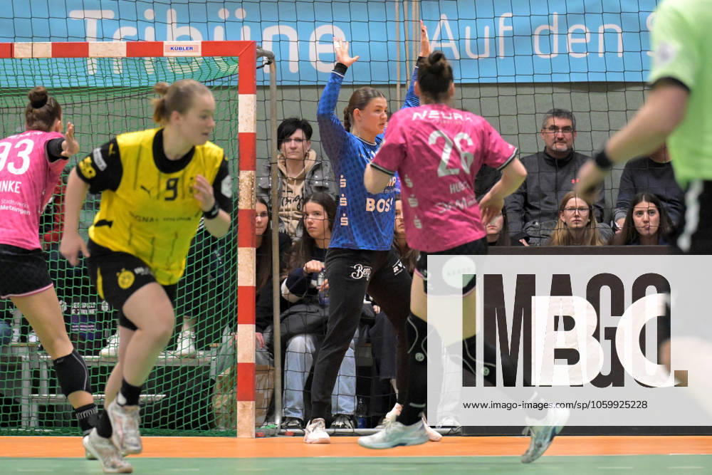 Marie Kristin Weiss (TusSies Metzingen, 12) im Tor TusSies Metzingen vs. BVB Borussia Dortmund Handball, Handball, HBF, 19.Ligaspieltag, Saison 2024 2025, 15.03.2025 TusSies Metzingen vs. BVB Borussia Dortmund Handball, Handball, HBF, 19.Ligaspieltag, Saison 2024 2025, 15.03.2025 Metzingen