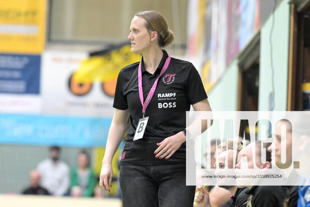 Miriam Hirsch (TusSies Metzingen, Trainerin) TusSies Metzingen vs. BVB Borussia Dortmund Handball, Handball, HBF, 19.Ligaspieltag, Saison 2024 2025, 15.03.2025 TusSies Metzingen vs. BVB Borussia Dortmund Handball, Handball, HBF, 19.Ligaspieltag, Saison 2024 2025, 15.03.2025 Metzingen