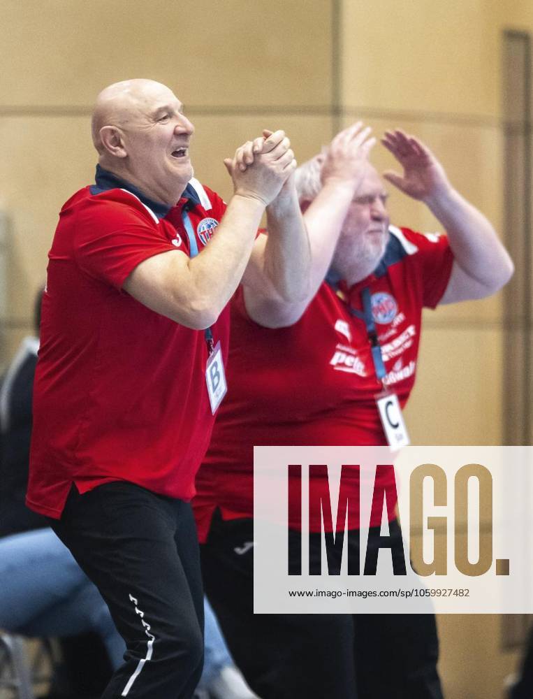 Handball Frauen 1. Bundesliga Frauen Saison 2024-2025 Salzhalle 19. Spieltag Thüringer HC - HB Ludwigsburg im Foto: Trainer Herbert Mueller (Thüringer HC), Co-Trainer Helfried Mueller (Thüringer HC), rechts ( Deutschland Thueringen Bad Langensalza