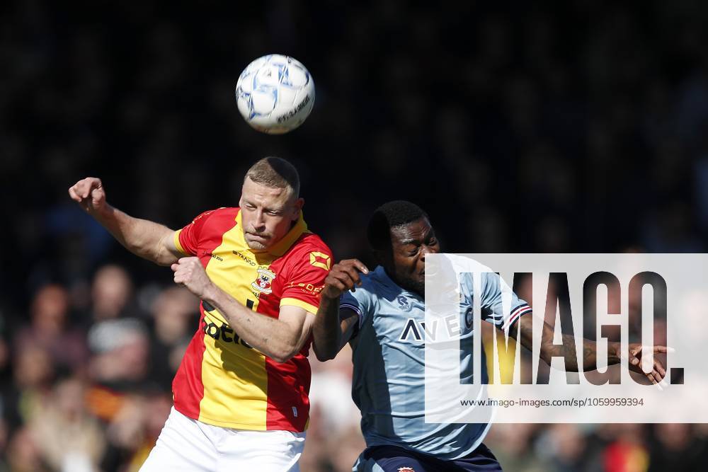 DEVENTER - (l-r) Joris Kramer of Go Ahead Eagles, Jeremy Bokila of Willem II during the Dutch Eredivisie match between Go Ahead Eagles and Willem II Tilburg at De Adelaarshorst on March 16, 2025 in Deventer, Netherlands. ANP BART STOUTJESDIJK Dutch Eredivisie 2024 25 ANPxSportx IVx 522458985 originalFilename: 522458985