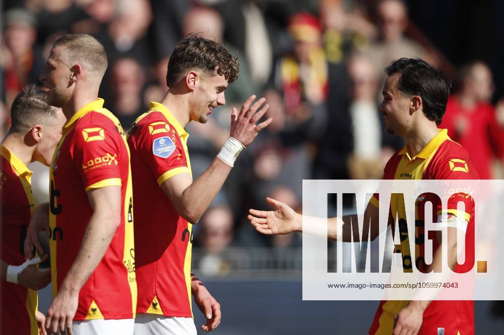 DEVENTER - (l-r) Joris Kramer of Go Ahead Eagles, Milan Smit of Go Ahead Eagles, Mats Deijl of Go Ahead Eagles celebrate the 1-0 during the Dutch Eredivisie match between Go Ahead Eagles and Willem II Tilburg at De Adelaarshorst on March 16, 2025 in Deventer, Netherlands. ANP BART STOUTJESDIJK Dutch Eredivisie 2024 25 ANPxSportx IVx 522480780 originalFilename: 522480780