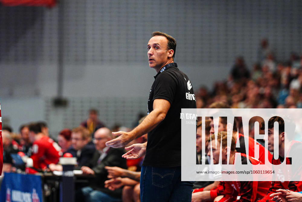 Roberto Garcia Parrondo (MT Melsungen, Trainer) GER, Handball Verein Hamburg vs. MT Melsungen, Handball, Bundesliga, Spieltag 23, Saison 2024 2025, 20.03.2025 GER, Handball Sport Verein Hamburg vs. MT Melsungen, Handball, Bundesliga, Spieltag 23, Saison 2024 2025, 20.03.2025 Hamburg