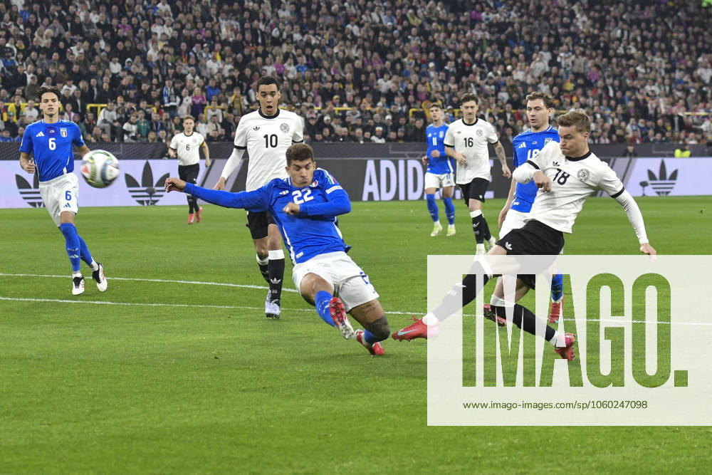 Strafraumszene Torchance von Maximilian Mittelstädt Mittelstaedt (Deutschland 18), Giovanni Di Lorenzo (Italien 22) kommt zu spät 23.03.2025 Fussball UEFA Nations League Deutschland vs Italien, Signal Iduna Park, Dortmund,