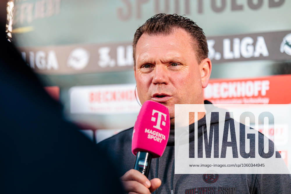 Uwe Koschinat (Rot-Weiss Essen, Cheftrainer) im Interview mit Magenta GER, SC Verl vs. Rot-Weiss Essen, Fussball, 3. Liga, 30. Spieltag, Spielzeit 2024 2025, 28.03.2025 DFL Regulations prohibit any use of photographers as image sequences and or quasi-video. GER, SC Verl vs. Rot-Weiss Essen, Fussball, 3. Liga, 30. Spieltag, Spielzeit 2024 2025, 28.03.2025 Verl