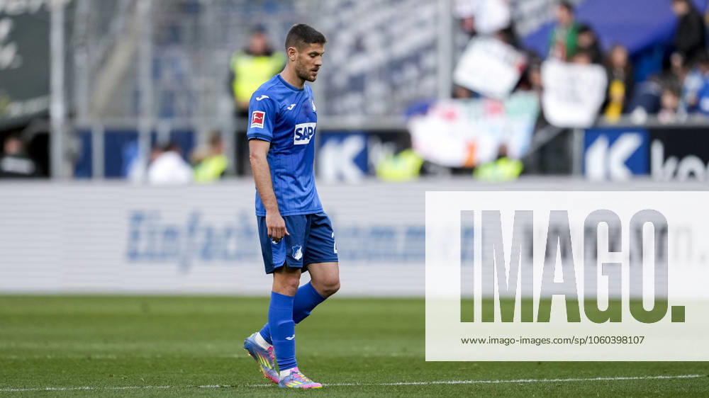 Andrej Kramaric (Hoffenheim, 27), Spieler der TSG 1899 Hoffenheim, enttäuscht über das Unentschieden, nur remis, Enttäuschung nach dem Schlusspfiff, Highlight, Punktverlust, Frustration, disappointed, pessimistisch, 29.03.2025, Sinsheim (Deutschland), Fussball, Bundesliga, TSG 1899 Hoffenheim - FC Augsburg, DFB DFL REGULATIONS PROHIBIT ANY USE OF PHOTOGRAPHS AS IMAGE SEQUENCES AND OR QUASI-VIDEO.