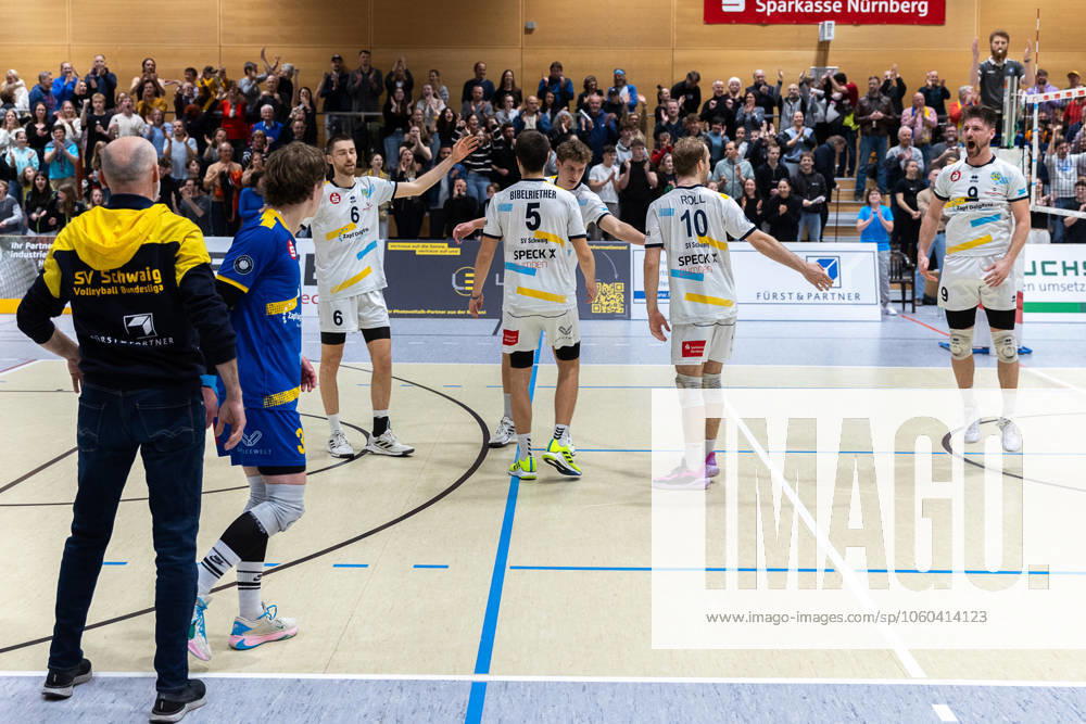 Team, Mannschaft, jubelt, Jubel, positive Emotionen, positive Emotion, Spielende, SV Schwaig Volleyball - Dentalservice Gust VC Dresden, Volleyball, 2. Bundesliga Sued, , 29.03.2025 SV Schwaig Volleyball - Dentalservice Gust VC Dresden, Volleyball, 2. Bundesliga Sued, , 29.03.2025 Schwaig