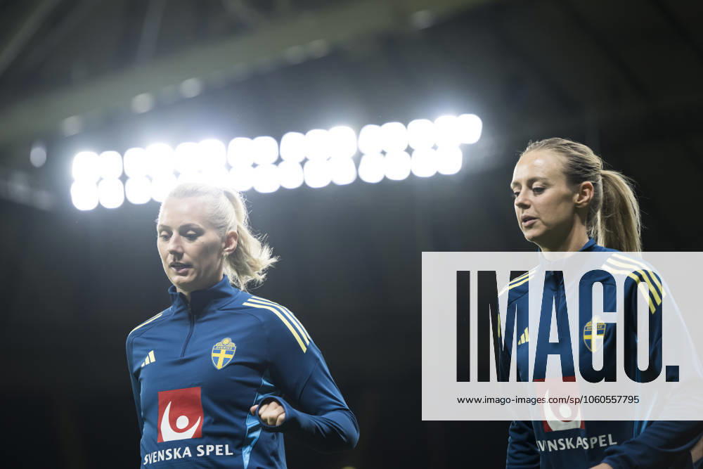 Stina Blackstenius and Amanda Ilestedt of the Swedish women s national football team at a training session ahead of the Women s Nations League on April 3, 2025 in Stockholm. Photo: Maxim Thorà BILDBYRAN kod MT MT0791 fotboll football soccer fotball nations league uefa womens nations league träning practice training sverige sweden dam bbeng