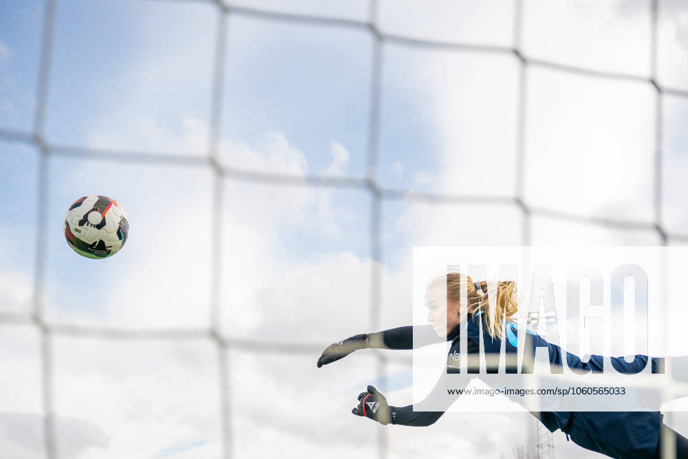 Goalkeeper Selma Panengstuen of the Norwegian women s national football team during a training session on April 3, 2025 in Reykjavik. Photo: Vegard Grott BILDBYRAN kod VG VG0740 bbeng fotboll football soccer fotball norge norway women dam nations league träning practice training trening