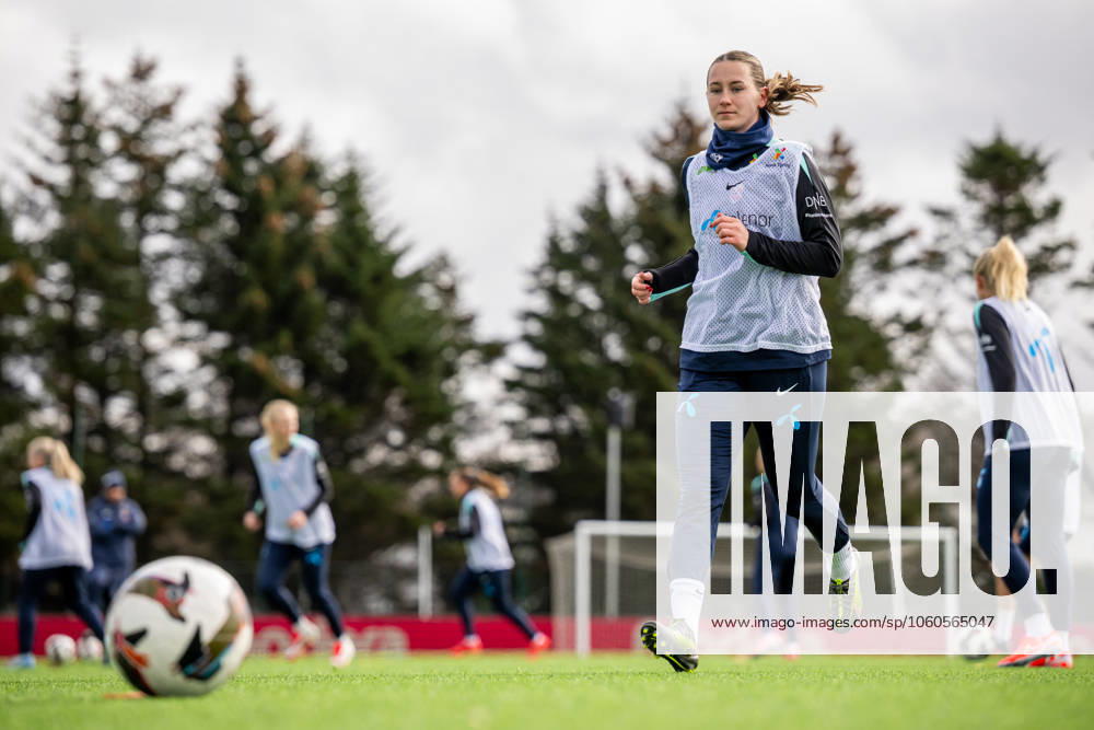 Elisabeth Terland of the Norwegian women s national football team during a training session on April 3, 2025 in Reykjavik. Photo: Vegard Grott BILDBYRAN kod VG VG0740 bbeng fotboll football soccer fotball norge norway women dam nations league träning practice training trening