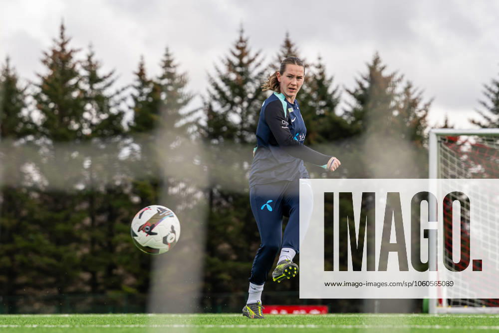 Elisabeth Terland of the Norwegian women s national football team during a training session on April 3, 2025 in Reykjavik. Photo: Vegard Grott BILDBYRAN kod VG VG0740 bbeng fotboll football soccer fotball norge norway women dam nations league träning practice training trening