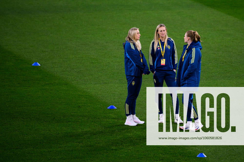 Stina Blackstenius and Amanda Ilestedt of Sweden ahead of the UEFA Women s Nations League football match between Sweden and Italy on April 4, 2025 in Stockholm. Photo: Simon Hastegard BILDBYRAN kod SH EW0513 fotboll football soccer fotball nations league uefa womens nations league sverige sweden italien italy dam bbeng