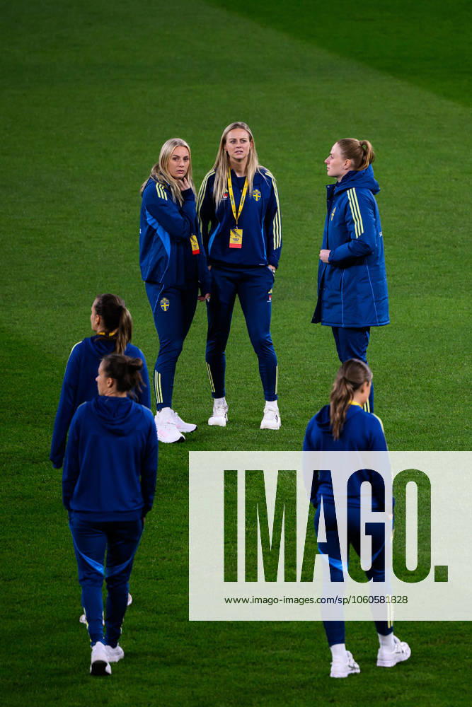 Stina Blackstenius and Amanda Ilestedt of Sweden ahead of the UEFA Women s Nations League football match between Sweden and Italy on April 4, 2025 in Stockholm. Photo: Simon Hastegard BILDBYRAN kod SH EW0513 fotboll football soccer fotball nations league uefa womens nations league sverige sweden italien italy dam bbeng