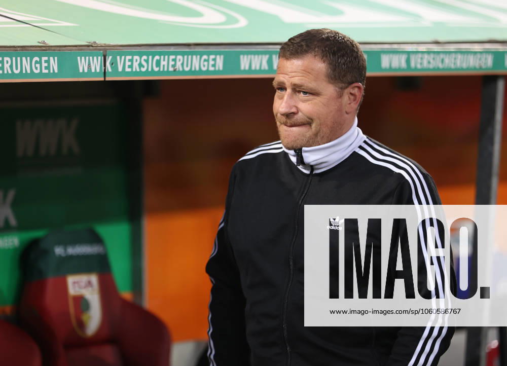 Fussball, Herren, Saison 2024 2025, FC Augsburg - FC Bayern München, Bundesliga, WWK Arena Max Eberl, Sportvorstand (FC Bayern München) nachdenklich, Munwinkel, Gesichtsausdruck DFL DFB regulations prohibit any use of photographs as image sequences and or quasi-video
