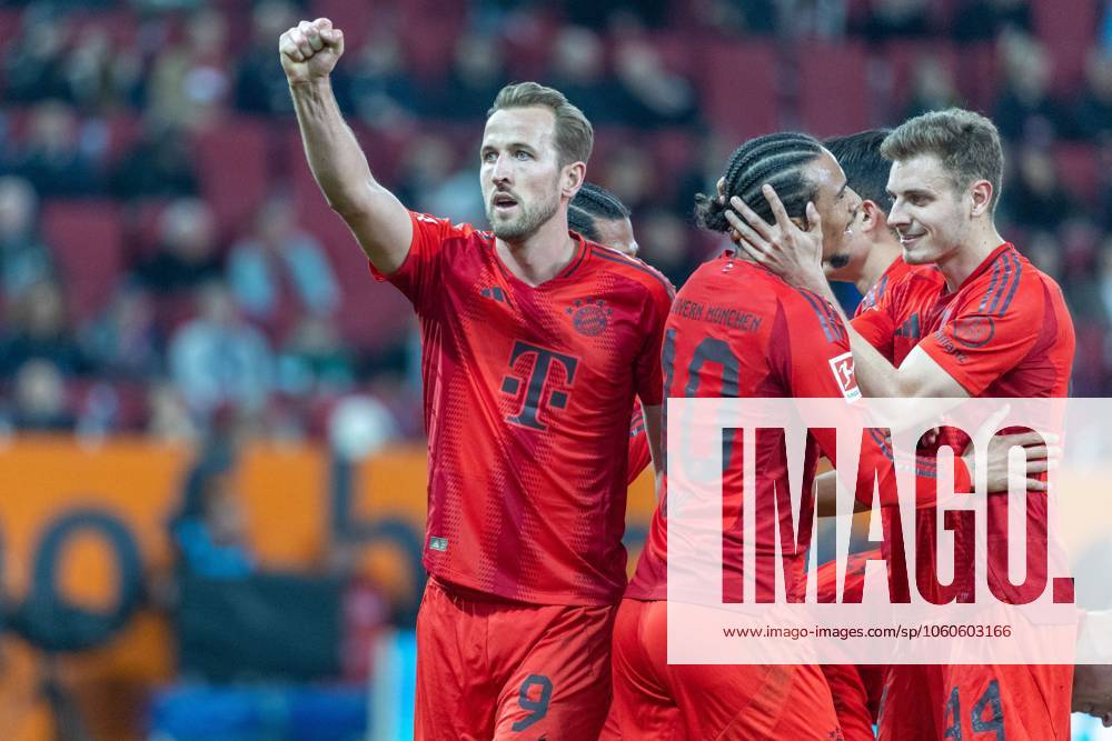 Torjubel, jubelt nach seinem Treffer zum 1:3 von Leroy Sane (FC Bayern Muuenchen), Harry Kane (FC Bayern Muenchen) li. und Josip Stanisic (FC Bayern Muenchen)re., FC Augsburg vs. FC Bayern Muenchen, Fussball, 1. Bundesliga, 28. Spieltag, 04.04.2025 DFB regulations prohibit any use of photographs as image sequences and or quasi-video