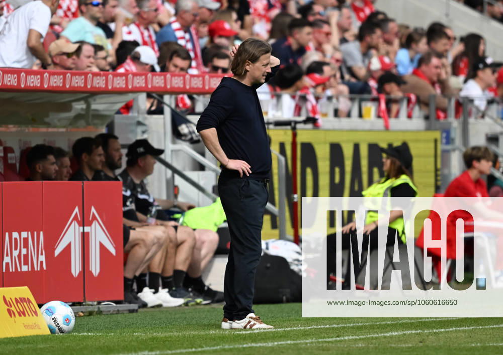 Fussball 1.Bundesliga, FSV Mainz 05 - Holstein Kiel v.l. Bo Henriksen (Cheftrainer 1. FSV Mainz 05)
