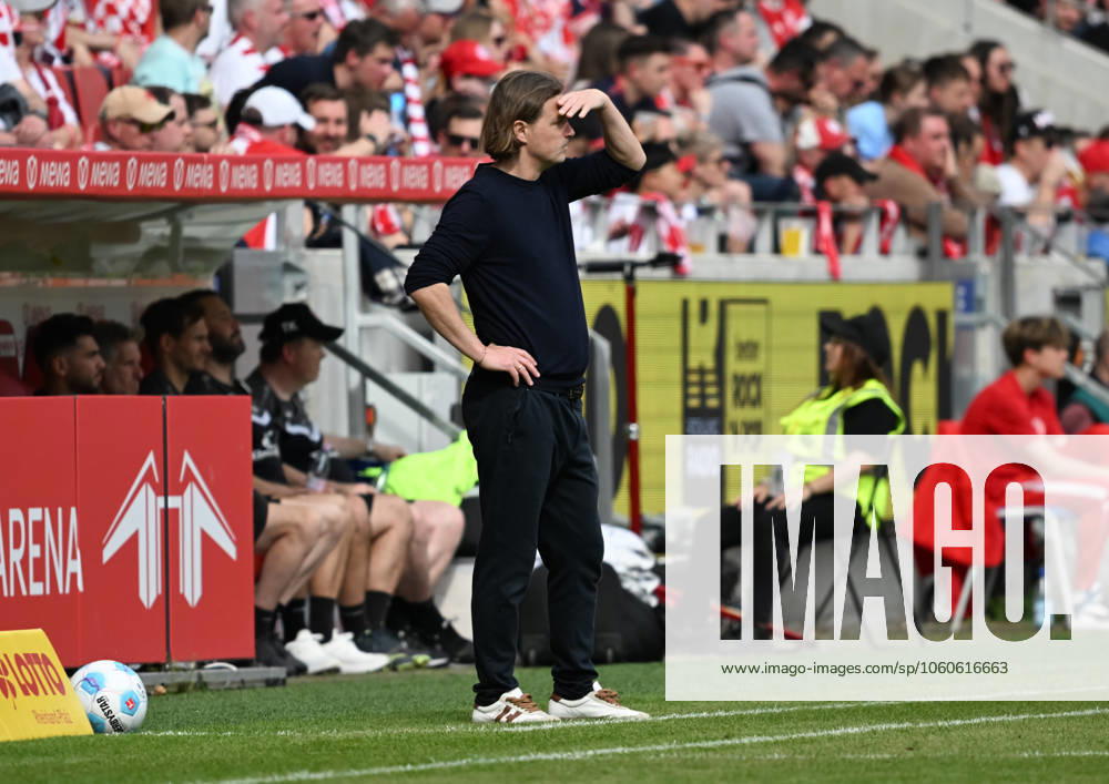 Fussball 1.Bundesliga, FSV Mainz 05 - Holstein Kiel v.l. Bo Henriksen (Cheftrainer 1. FSV Mainz 05)