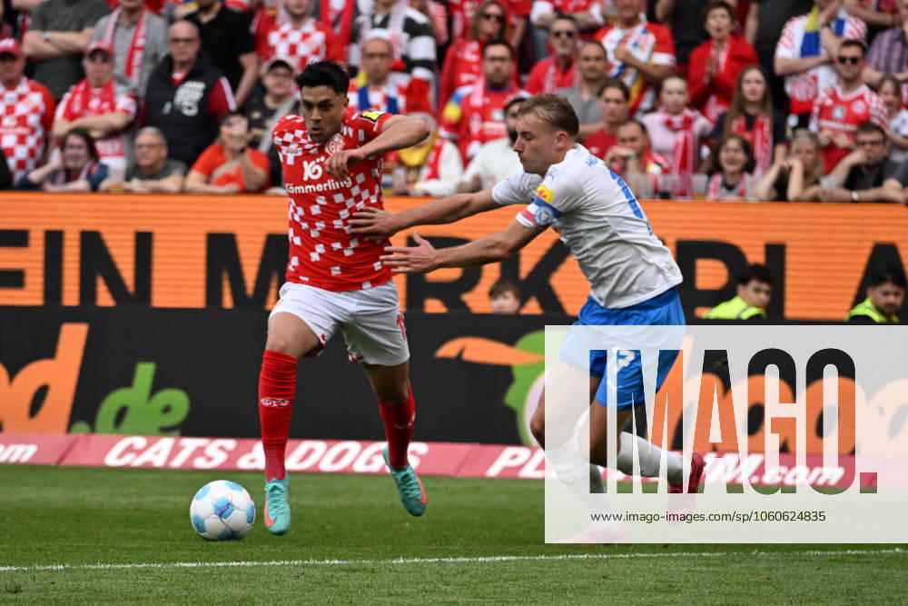 Fussball 1.Bundesliga, FSV Mainz 05 - Holstein Kiel v.l. Nadem Amiri (1. FSV Mainz 05), Timo Becker (Holstein Kiel)