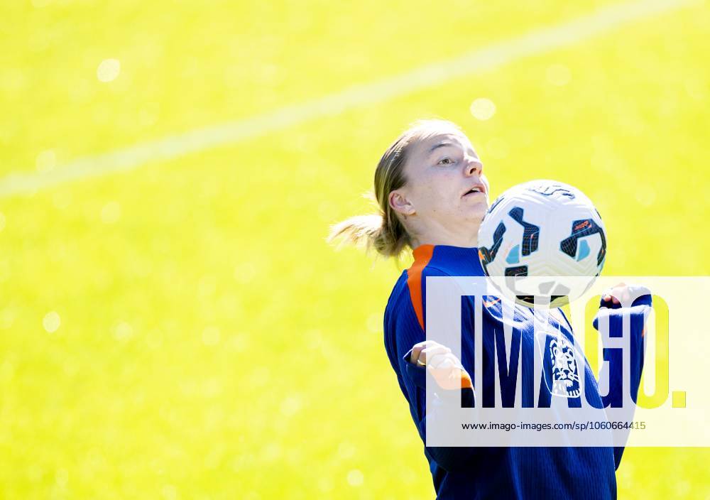 ZEIST - Lynn Wilms during a training session of the Dutch soccer players ahead of the Nations League match against Austria. ANP KOEN VAN WEEL ANPxSportx IVx 523922601 originalFilename: 523922601