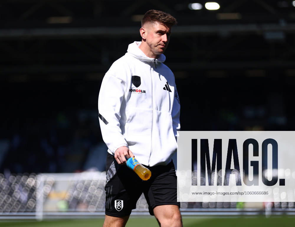 Fulham v Liverpool, English Premier League, Craven Cottage, Football, London, UK - 06 Apr 2025 Tom Cairney of Fulham on the pitch at Craven Cottage ahead of the Premier League game against Liverpool London Craven Cottage London GBR, UK NEWSPAPERS OUT
