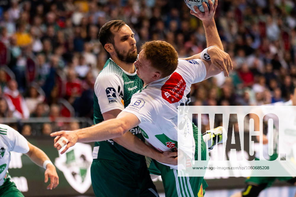 Lukas STUTZKE (TSV Hannover-Burgdorf, 39) im Zweikampf gegen Josip SARAC (FRISCH AUF! Goeppingen, 13) TSV Hannover-Burgdorf (HAN) vs. FRISCH AUF! Goeppingen (FAG), Handball, Maenner, Daikin Handball Bundesliga (HBL), 25. Spieltag, Spielzeit 2024 2025, 06.04.2025 TSV Hannover-Burgdorf (HAN) vs. FRISCH AUF! Goeppingen (FAG), Handball, Maenner, Daikin Handball Bundesliga (HBL), 25. Spieltag, Spielzeit 2024 2025, 06.04.2025 Hannover