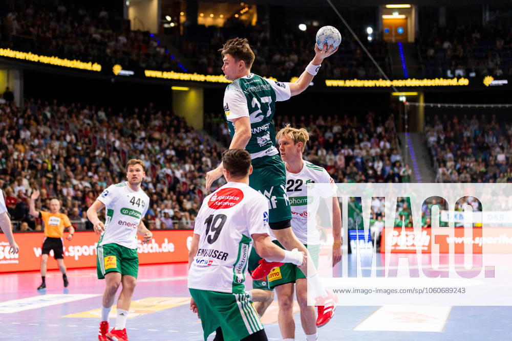 Oskar SUNNEFELDT (FRISCH AUF! Goeppingen, 27) erzielt ein Tor, Aktion, Torwurf TSV Hannover-Burgdorf (HAN) vs. FRISCH AUF! Goeppingen (FAG), Handball, Maenner, Daikin Handball Bundesliga (HBL), 25. Spieltag, Spielzeit 2024 2025, 06.04.2025 TSV Hannover-Burgdorf (HAN) vs. FRISCH AUF! Goeppingen (FAG), Handball, Maenner, Daikin Handball Bundesliga (HBL), 25. Spieltag, Spielzeit 2024 2025, 06.04.2025 Hannover