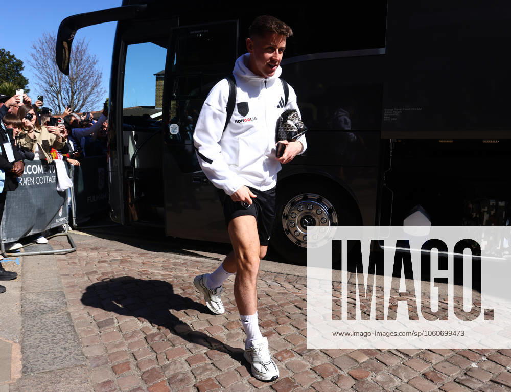 Fulham v Liverpool, English Premier League, Craven Cottage, Football, London, UK - 06 Apr 2025 Tom Cairney of Fulham arrives at Craven Cottage ahead of the Premier League game against Liverpool London Craven Cottage London GBR, UK NEWSPAPERS OUT