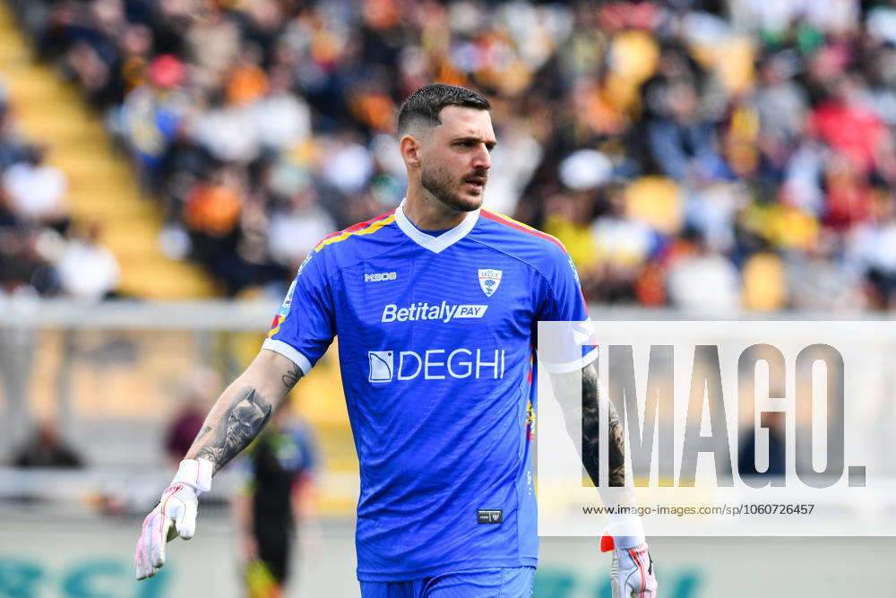 Foto IPP Marco Verri Lecce 06 04 25 Calcio Campionato Serie A 2024 2025 Lecce-Venezia nella foto Wladimiro Falcone, portiere del Lecce Italy Photo Press - World Copyright Lecce italy Italy ITALY