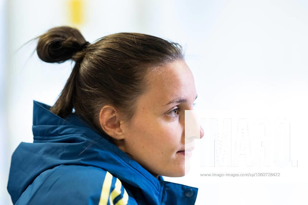 Nathalie Björn of the Swedish women s national football team is being interviewed after a training session on April 7, 2025 in Gothenburg. Photo: Mathias Bergeld BILDBYRAN kod MB MB1126 fotboll football soccer fotball nations league uefa womens nations league träning practice training sverige sweden dam bbeng intervju interview