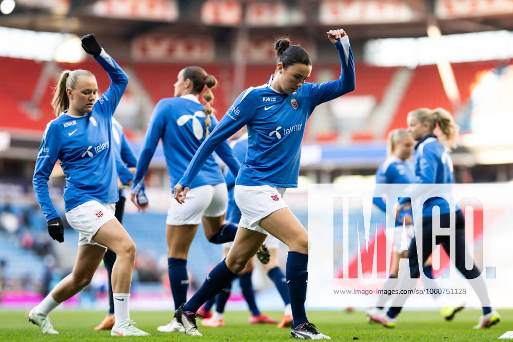 Frida Maanum and Ingrid Syrstad Engen of Norway during warm-ups ahead of the UEFA Womens Nations League football match between Norway and France on April 8, 2025 in Oslo. Photo: Vegard Grott BILDBYRAN kod VG VG0749 bbeng fotboll football soccer fotball nations league landskamp norge norway dam frankrike france uefa womens nations league